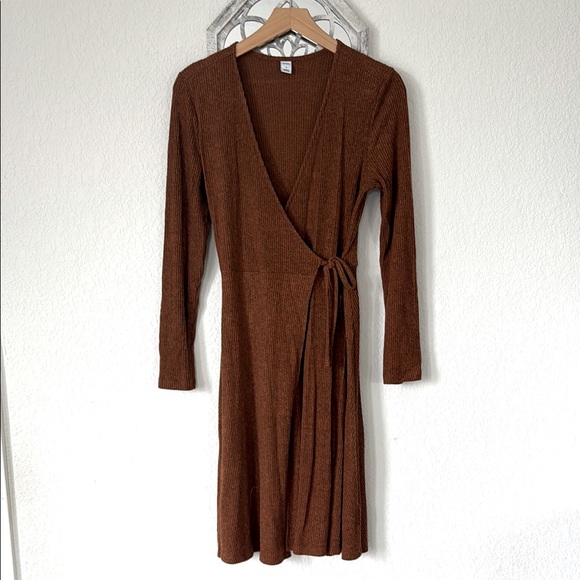 Old Navy Dresses & Skirts - Old Navy • Rust Long Sleeve Wrap Dress